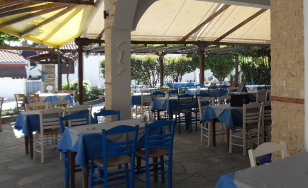 Tavern „Ta Tria Skalopatia“  photo